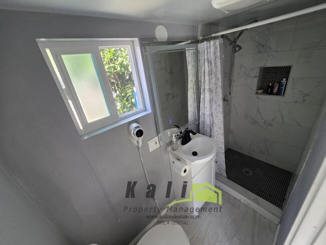 Photo - 536 Davidson St