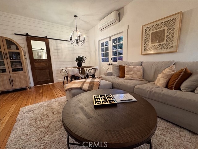 Photo - 323 W 18th St