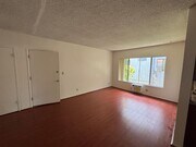 Photo - 5213 Meridian St