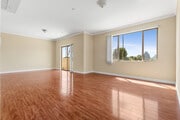 Photo - 15435 Vanowen St