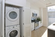 Studio, 1 BA - 668 SF - Eighteen Ten State St