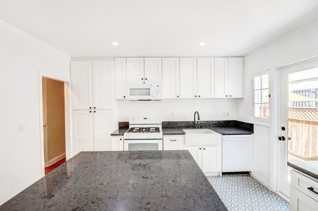 Photo - 826 N Formosa Ave Unit 1