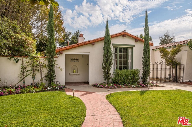 Photo - 11208 Kling St