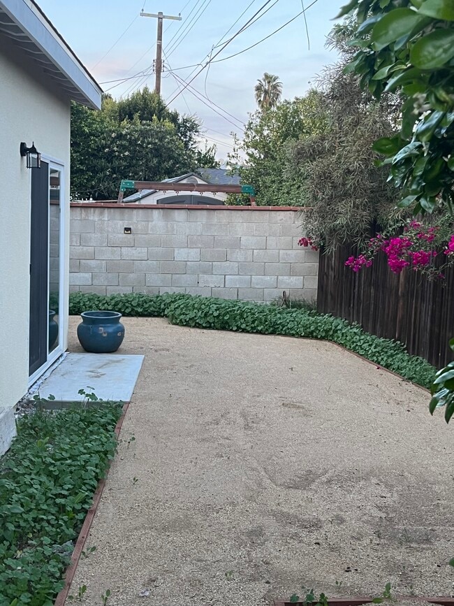 Yard - 8130 Sylmar Ave