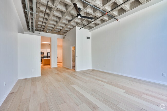 Building Photo - 3211 5th Ave Unit 304 Rental