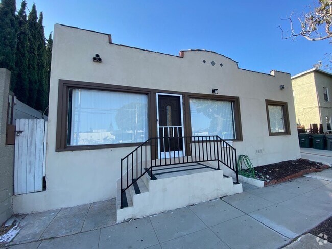 Building Photo - 911 Beryl St Unit 1 Rental