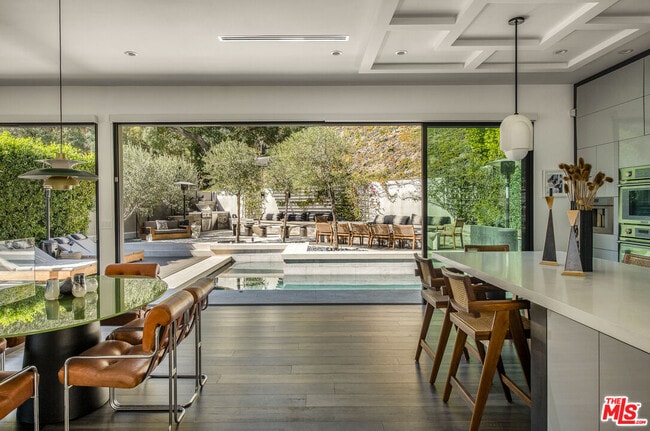 Photo - 8145 Willow Glen Rd House