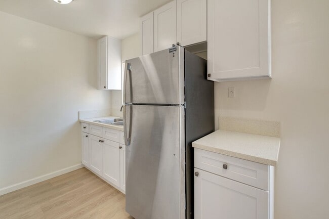 Photo - Spacious 1 Bedroom Apartments with Parking - Noho Arts District Unit #4
