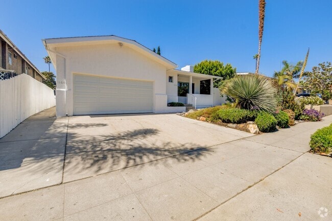 Building Photo - 3 Bedroom House in the Heart of Pacific Be... Unit 1158 Thomas Ave