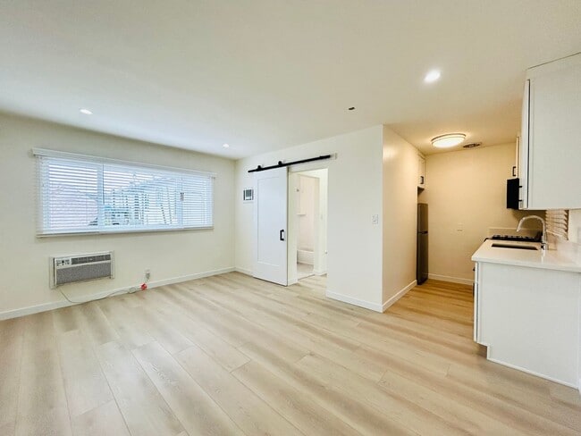 ven108 - ven108 Apartment Unit 12