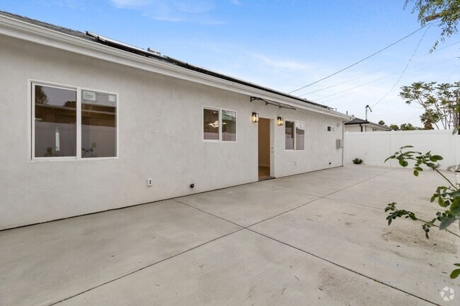 Building Photo - 8853 Remick Ave Rental