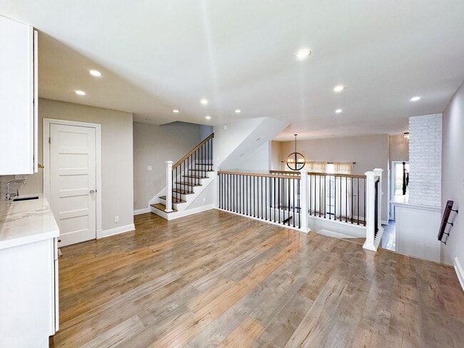 Building Photo - Gorgeous Townhouse w/Upgrades Galore close to Beach+Canals w/Laundry+Garage+Pool