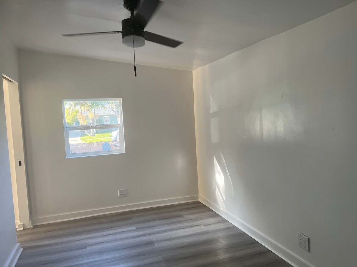 Photo - 2212 Clyde Ave