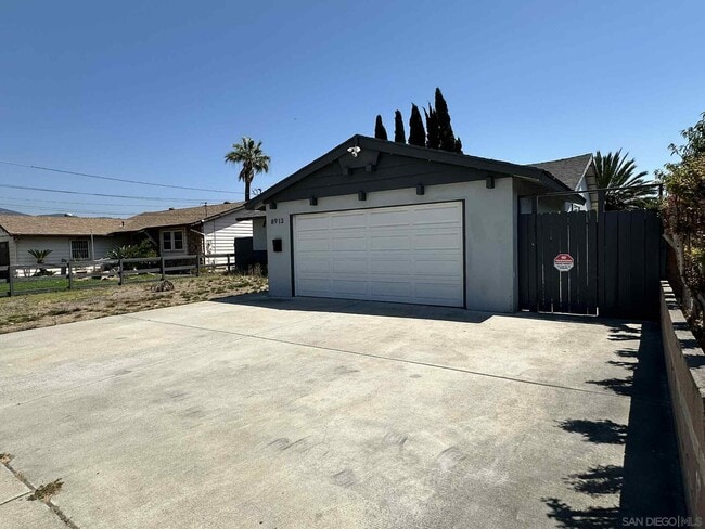 Photo - 8913 Frederick St