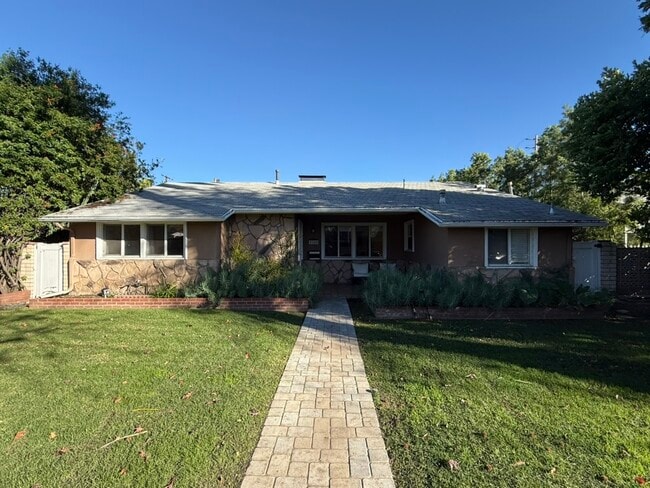 Building Photo - 5208 Woodman Ave