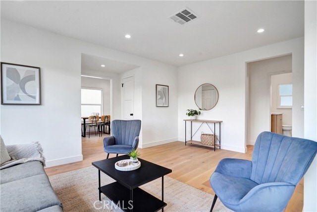 Photo - 6438 Lindley Ave