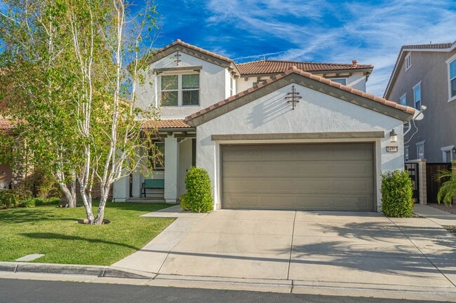 Building Photo - Beautiful 5-Bedroom Home with Outdoor Entertainer's Area in Valencia!
