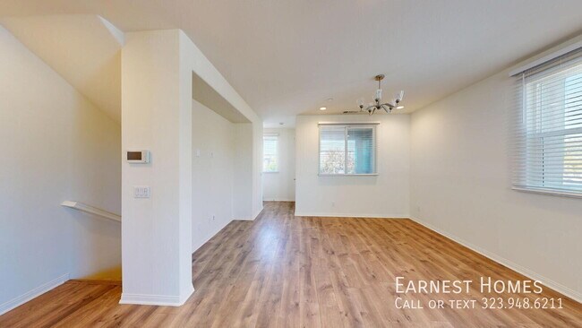 Photo - 14834 Nordhoff St