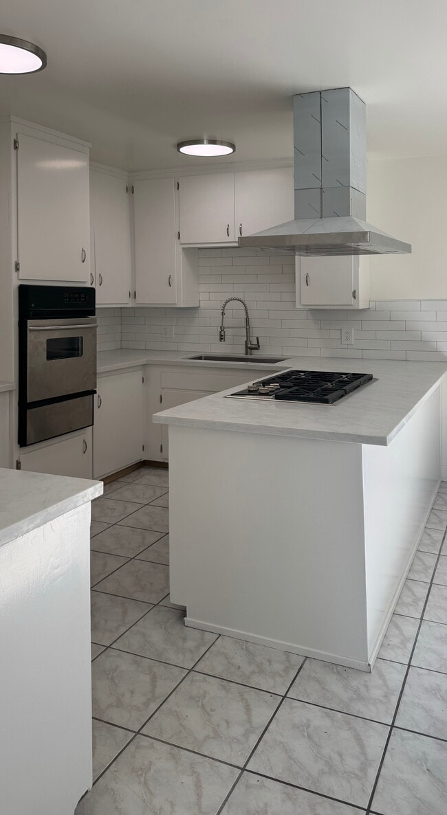 Kitchen - 716 Glenway Dr Unit 1