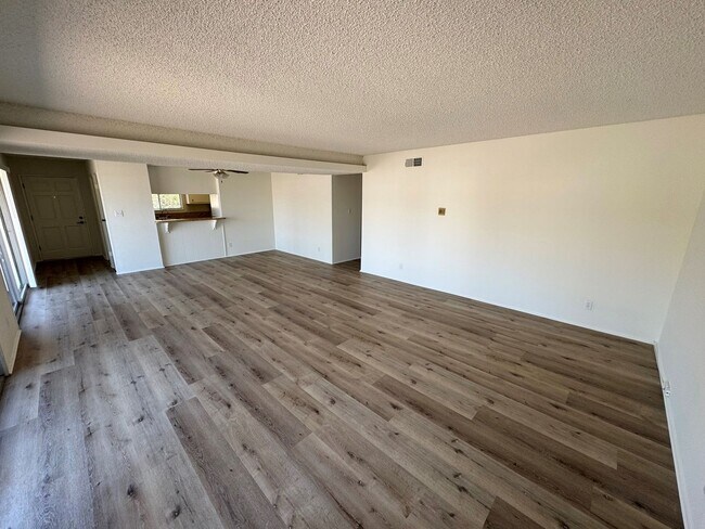 Photo - 900penin Unit 902