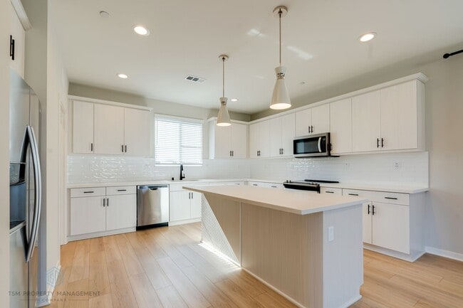 Photo - Beautiful 4 Bed 3.5 Bath Single Family House in Stanton