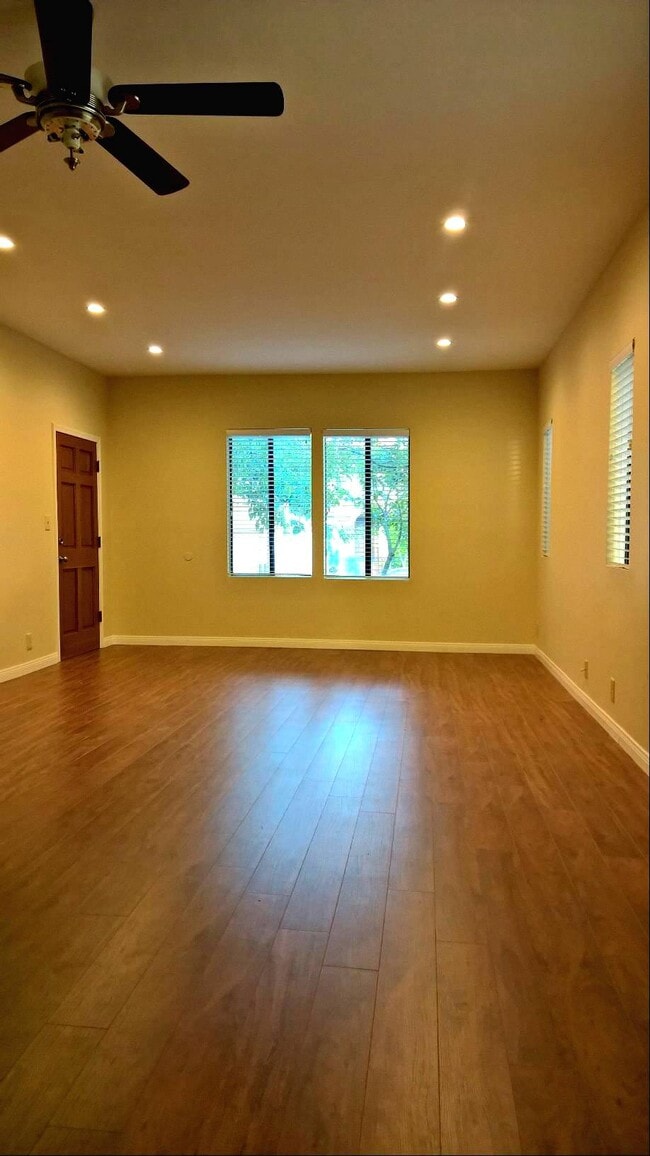 Living Room - 420 N Spaulding Ave Unit 1