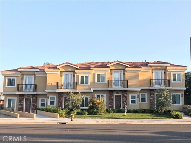 Building Photo - 708 W Duarte Rd
