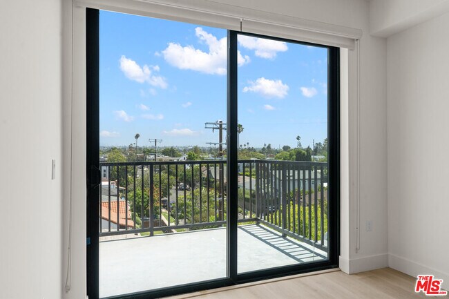 Photo - 1808 Lincoln Blvd Unit 413