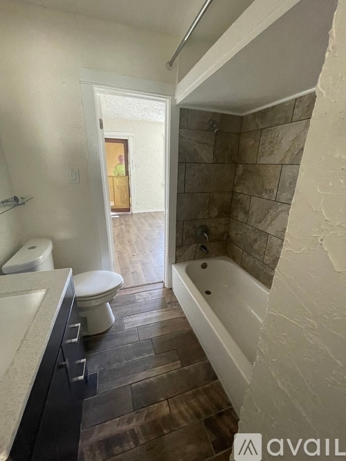 Photo - 5031 Bakman Ave