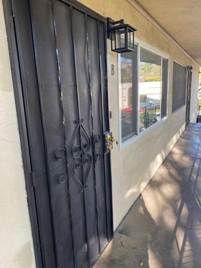 $750 REBATE-SPACIOUS 2BR/1BA Unit with pri... - $750 REBATE-SPACIOUS 2BR/1BA House Unit with pri...