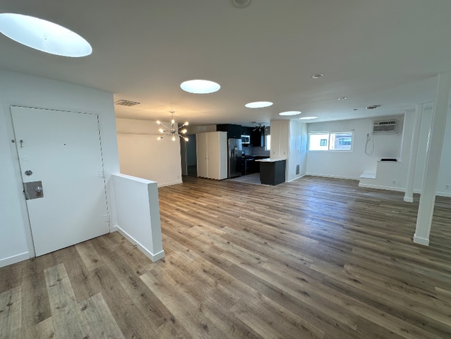 Building Photo - 160 S Hayworth Ave Unit 4 Rental