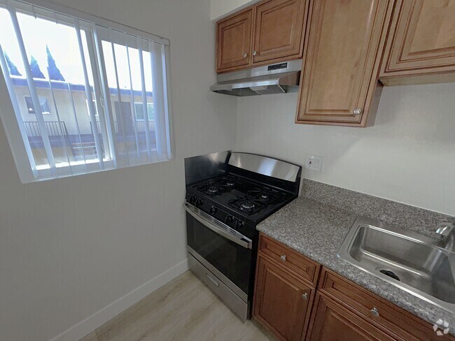 Building Photo - 650 W Gardena Blvd Rental