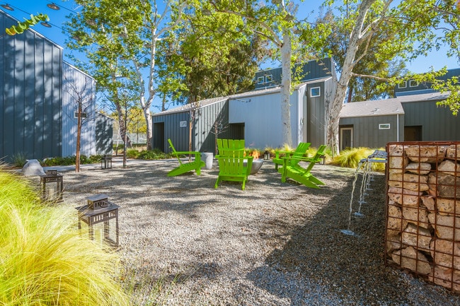 courtyard - 23501 Ave La Caza Unit 103