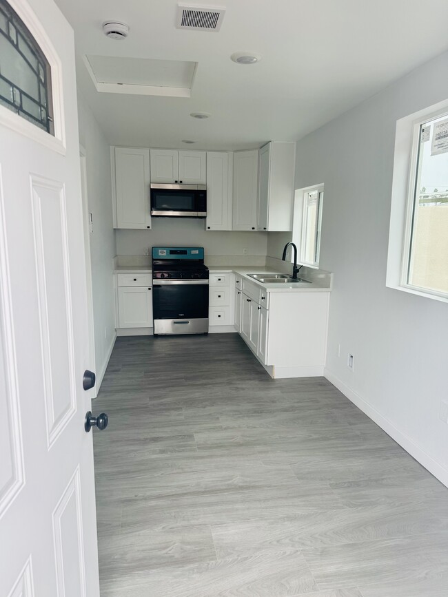 Photo - 8633 Sideview Dr Unit B
