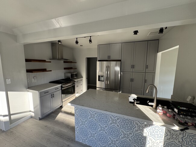 Photo - 492 Flower St