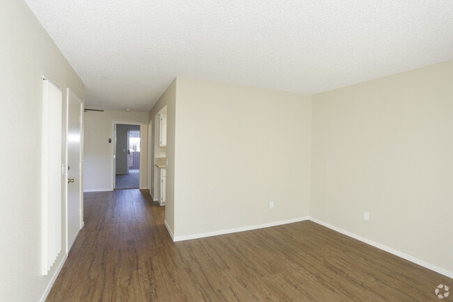 Living room hallway - Benchmark Apartments