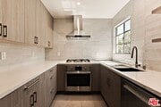 Photo - 502 Strand St