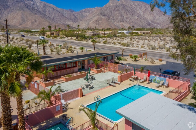 Pool and Patio - Borrego Holiday Homes
