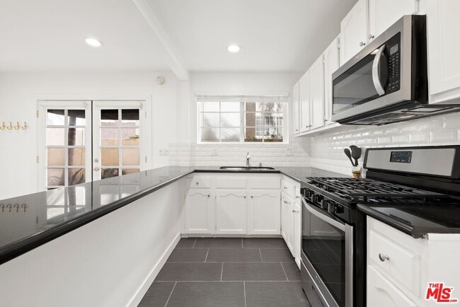 Photo - 927 Euclid St Unit B