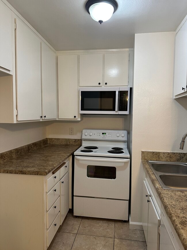 Building Photo - 3565 Linden Ave Unit 110 Rental