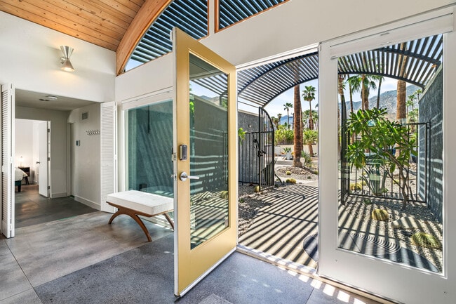 Photo - 1986 Yucca Pl