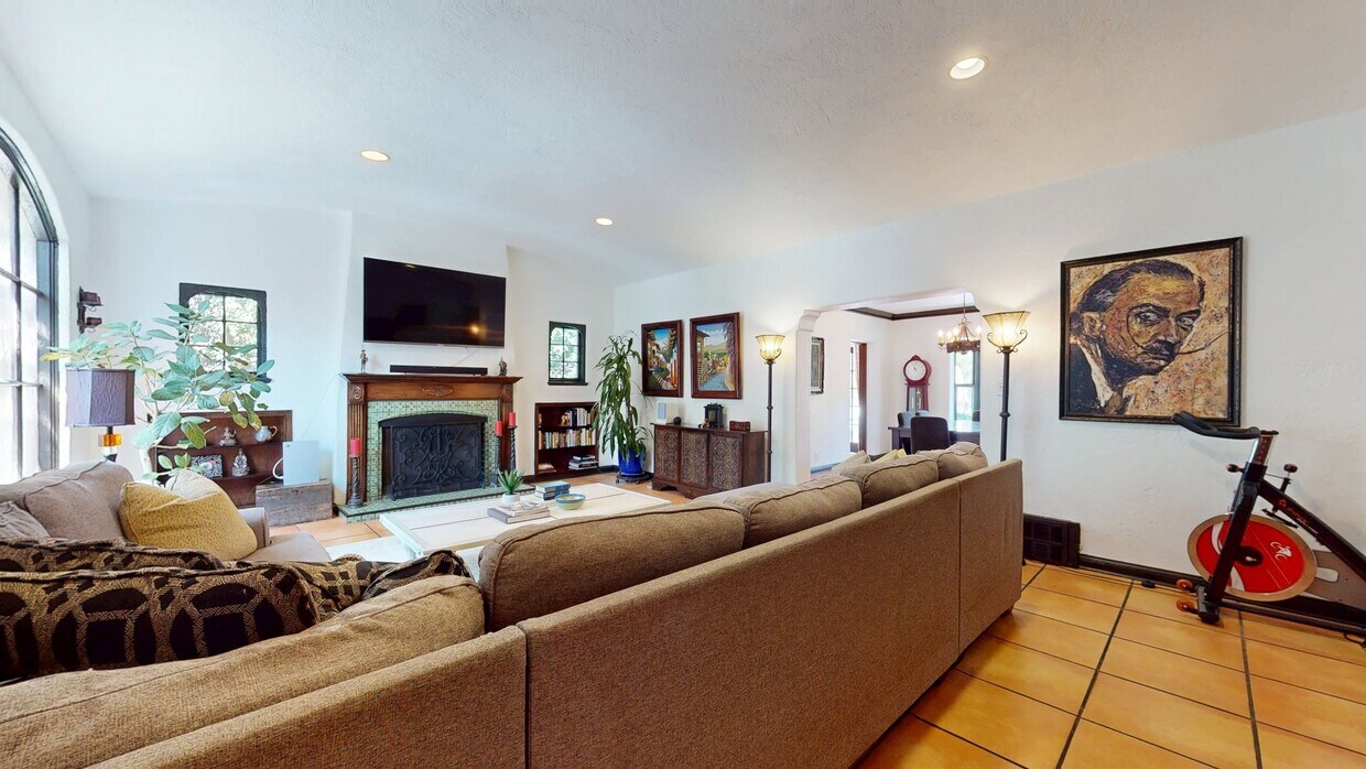 3D Tour - 6119 Del Valle Dr