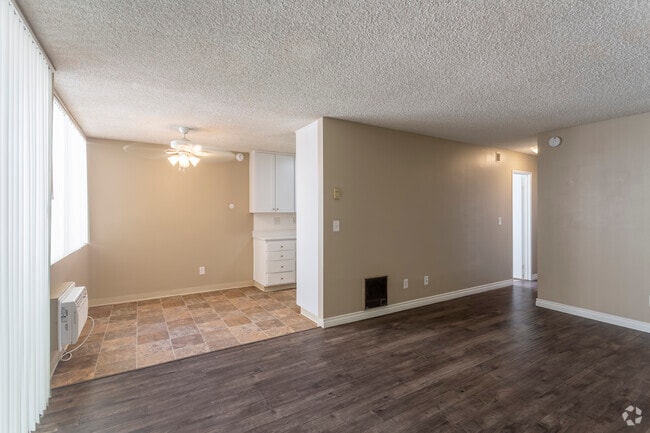 2 BR, 1.5 BA - 885 SF - La Mesa Gardens