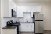2BR, 1BA - 925SF - Kitchen - Parkway Plaza Apartments