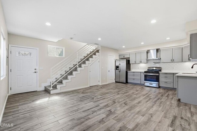 Building Photo - 6721 1/2 Vineland Avenue Unit