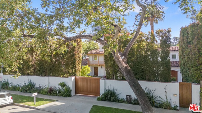 Building Photo - 221 S Beverly Glen Blvd Rental