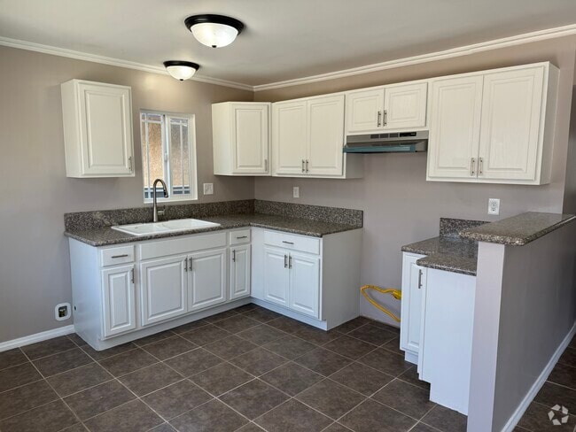 Building Photo - 1266 S Brannick Ave Rental