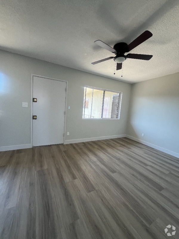 Building Photo - 8029 S Hoover St Unit 15 Rental