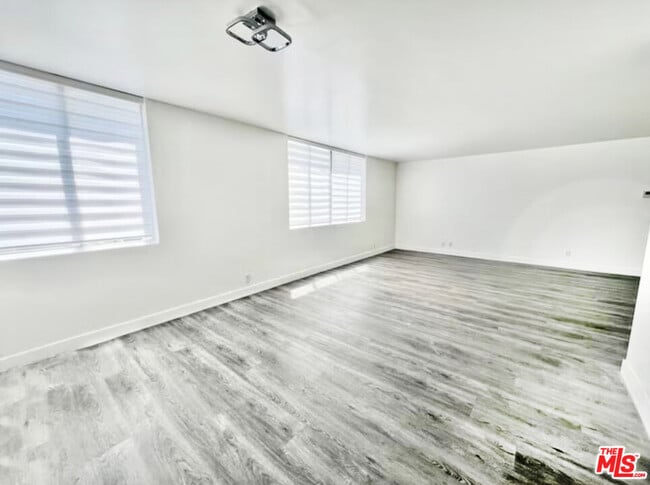 Photo - 468 S Roxbury Dr Unit 103