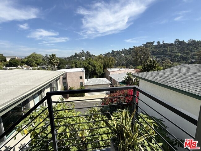 Photo - 2243 Silver Ridge Ave